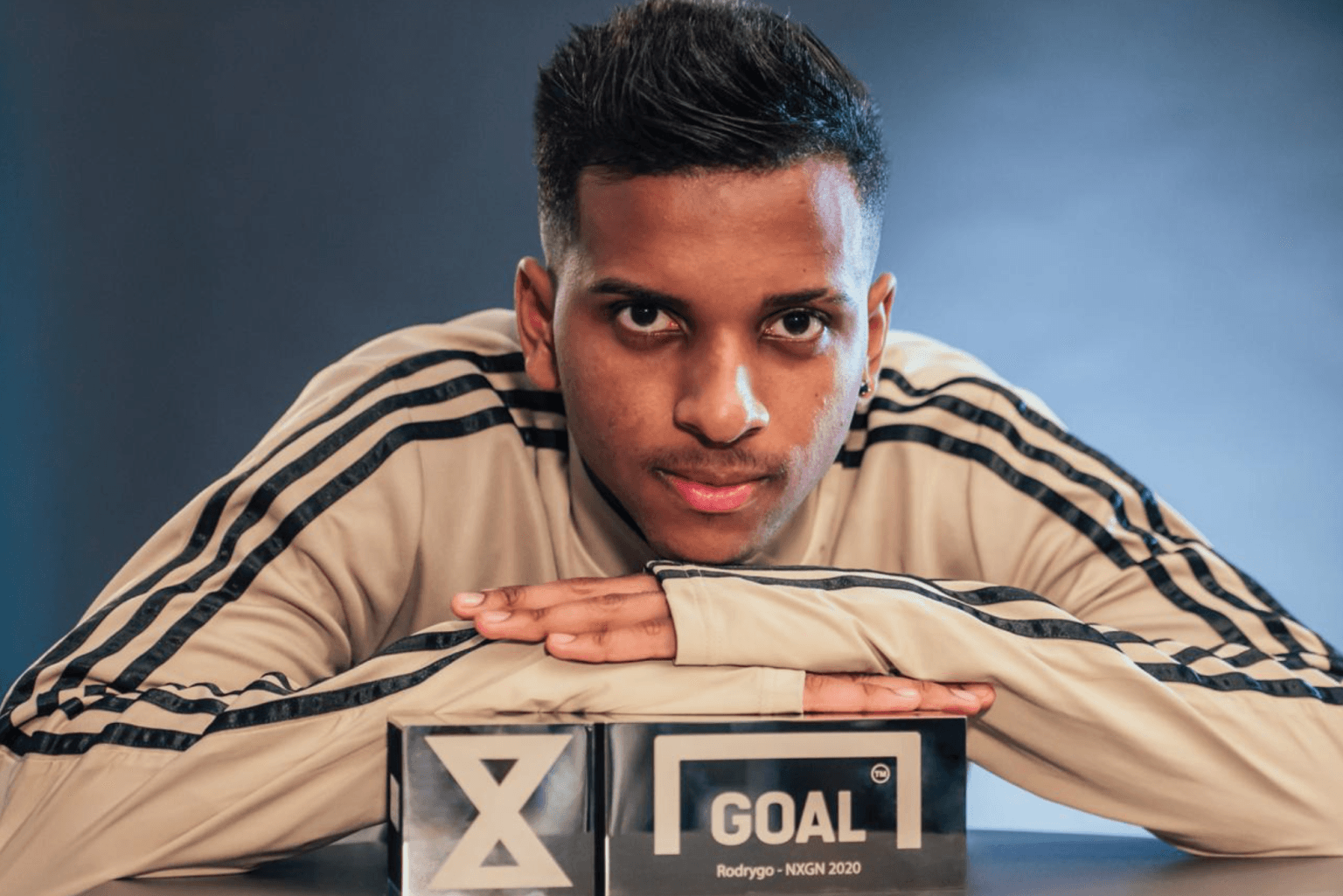 Rodrygo Goes vence o prêmio de melhor jogador jovem pelo NxGn Awards